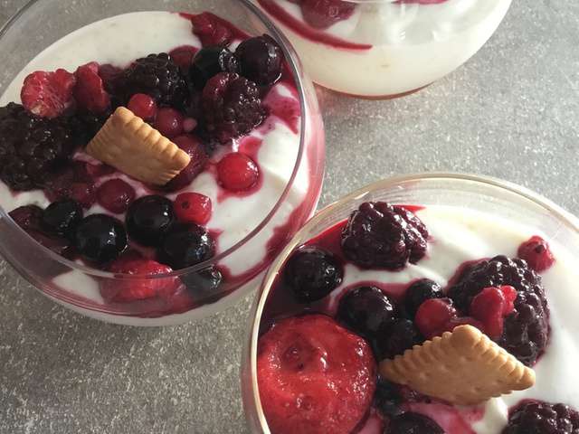 Fromage blanc et coulis de fruits rouges/sirop dâ€™Ã©rable 